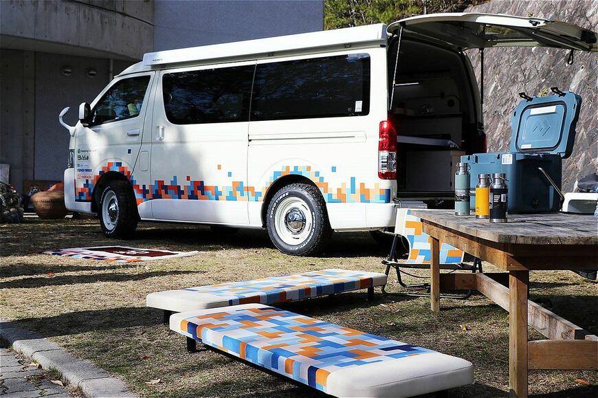 新作キャンピングカー「アコロ」や京都精華大学の授業風景など(写真：京都精華大学)