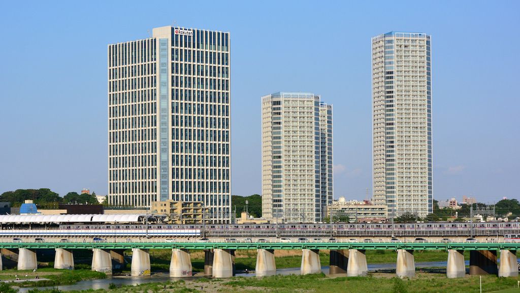 二子玉川ライズのビル群と二子玉川駅（写真：zafira/PIXTA）