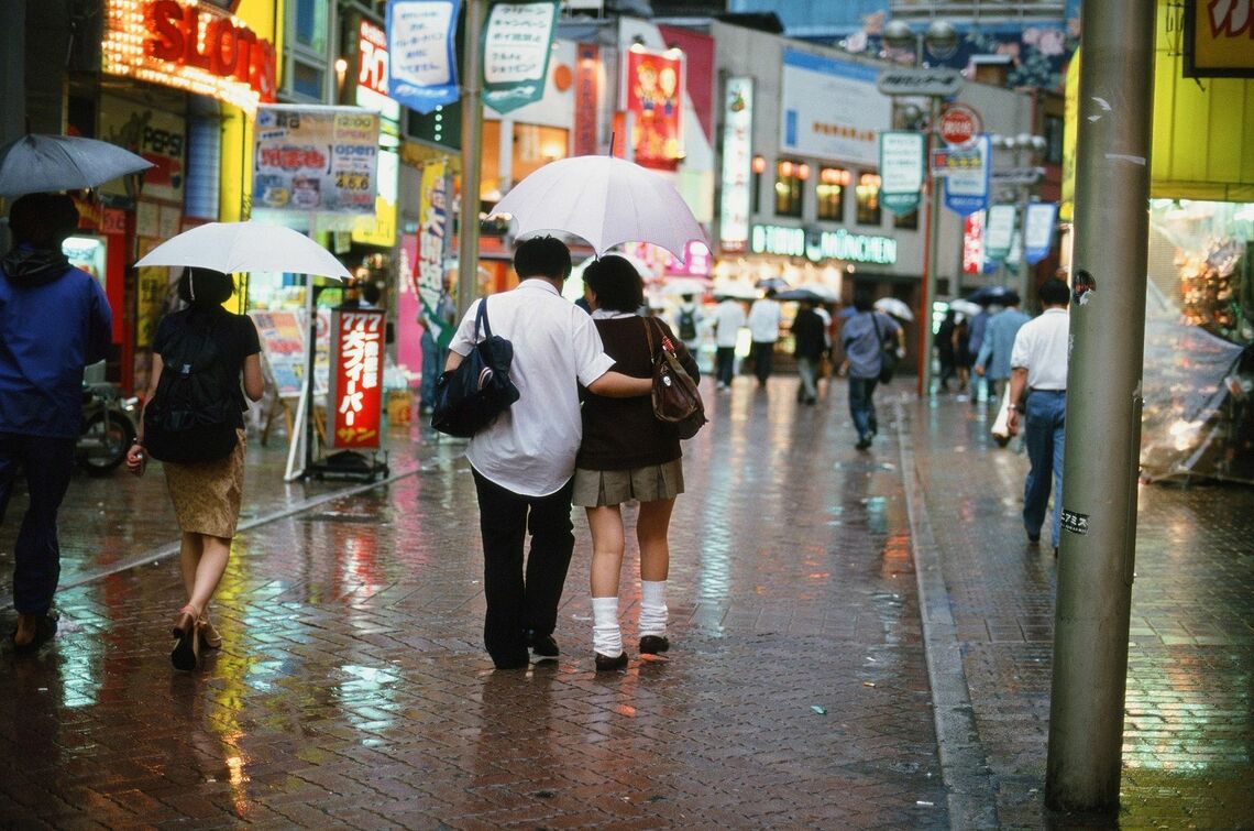 渋谷センター街の高校生カップル（写真：1999年6月22日、梅谷秀司撮影）