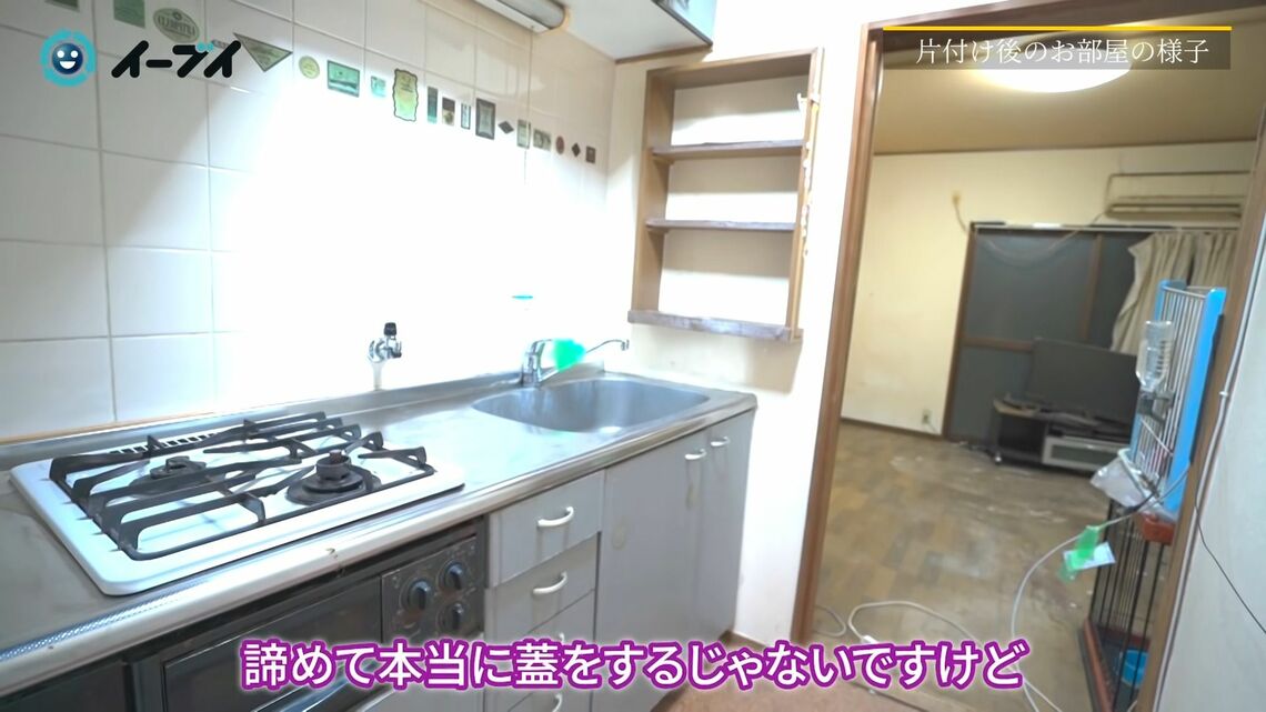 見違えるようにきれいになったキッチン（写真：「イーブイ片付けチャンネル」より）