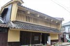 今庄の街並みには「うだつ」のある古い商家が残る