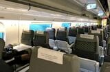 「アルファ」の車内は普通車でもゆったり（筆者撮影）