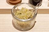 お漬物は刻みごま白菜漬け。細かく刻んだ白菜にごまがアクセント（筆者撮影）