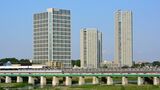 二子玉川ライズのビル群と二子玉川駅（写真：zafira/PIXTA）