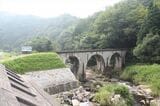 （旧線）宇津井郷―石見佐野間：今福第3トンネルと今福第4トンネルのあいだに残るコンクリートアーチ橋（筆者撮影）