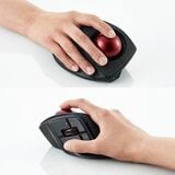 エレコム「DEFT PRO M-DPT1MRXBK」（直販価格1万2680円）。ボタンの数が多く、自由に機能を割り当てられるのも特徴（画像：公式サイトより）