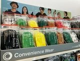 ファミマの店頭に並ぶカラフルなソックスの数々、今や注目コーナーだ（写真：ファミリーマート）
