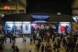 貴重なアートワークが来場者を引きつけた