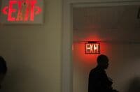 ロボット化の｢痛み｣､労働者が感じる苦悩 最先端工場に戸惑う米国の労働者たち