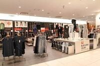 【産業天気図・アパレル】アパレル業界は終始「曇り」止まりへ、秋冬物の出足鈍調、低価格衣料も真新しさ薄く失速傾向