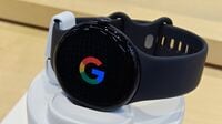 グーグルの新Pixel Watch 4､腕を口元に持ってくるだけでAIアシスタント｢Gemini｣が起動。スマートウォッチが日常のAIパートナーに