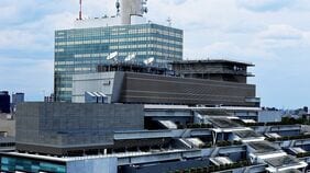 W杯中継の好評から急転直下､値上げ発言で大炎上… 3期連続赤字NHKが｢1億総テレビ離れ｣時代に直視すべき｢受信料改革｣