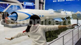 中国が実験の極超音速兵器が空対空ミサイル発射