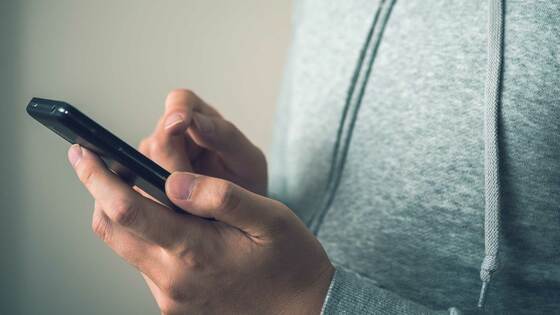 盗撮や卒アル悪用､背景にSNSコミュニティの闇