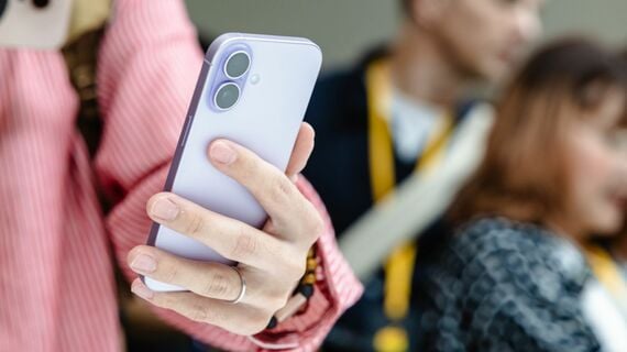 iPhone 17