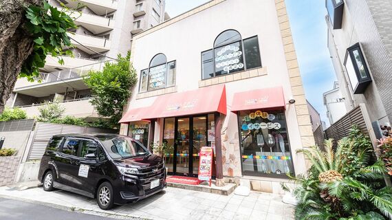 外観と送迎車