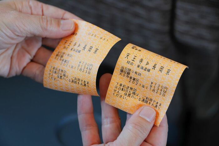 通常の特急列車のように車内でのきっぷも販売。この