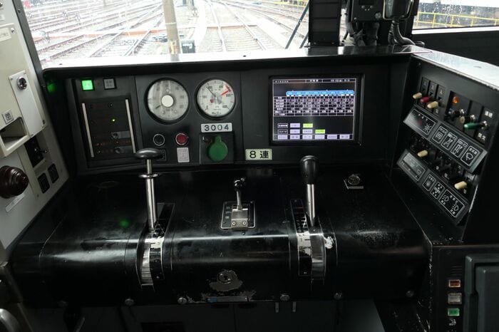 黒を基調とした運転台
