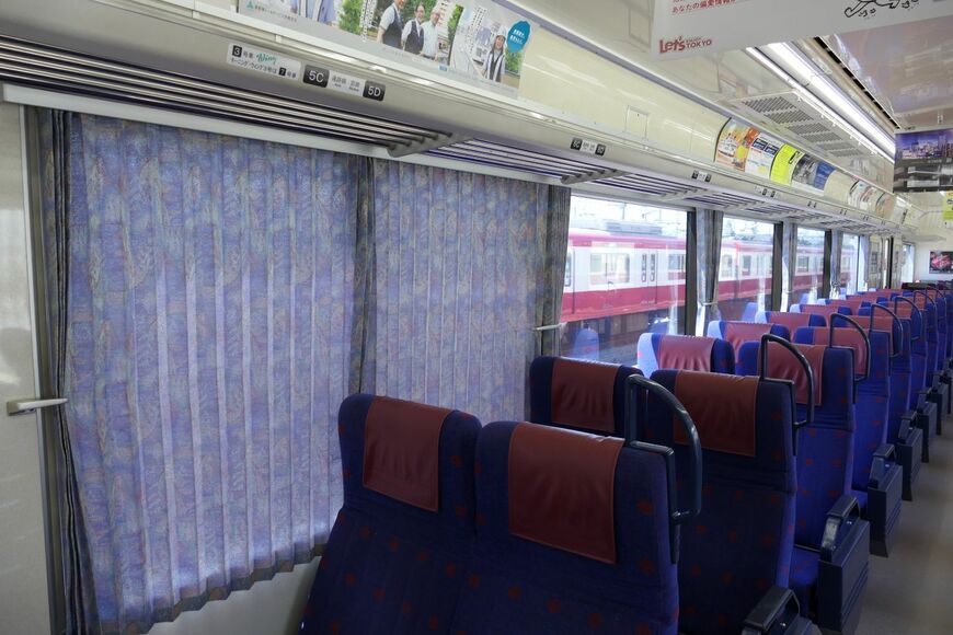 京急2100形の車内