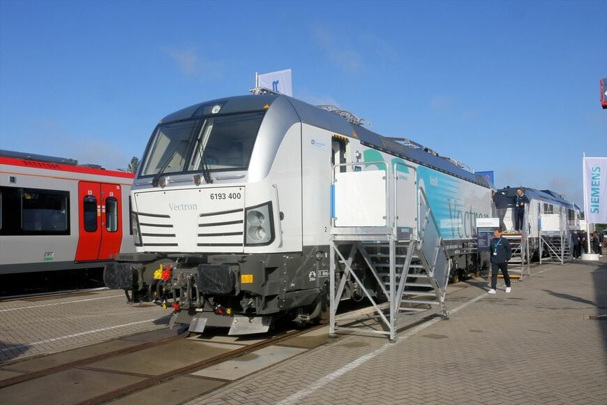 時速230km対応になったタイプのシーメンス「ヴェクトロン」。特徴ある前面デザインなど外観は基本的に同じだ（撮影：橋爪智之）