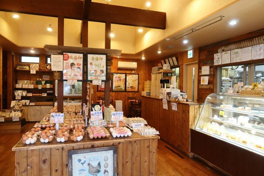 「農家の家」店内。昼前の訪問というのにすでに売り切れていたスイーツ類もあり、人気ぶりが分かる （筆者撮影）