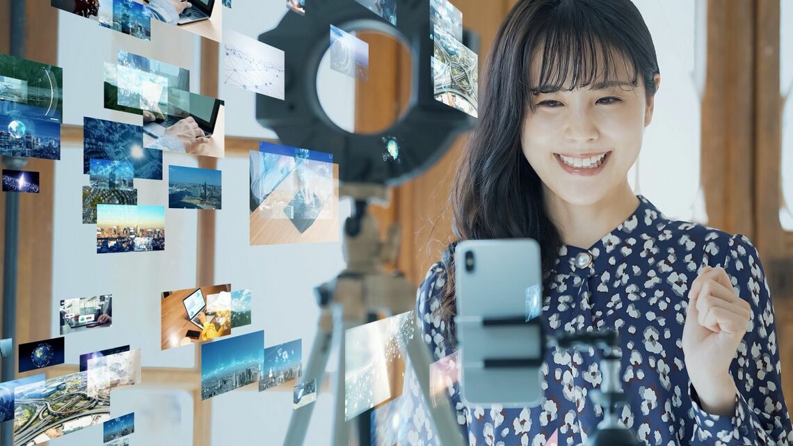 SNS上に溢れるさまざまな動画。目に留めてもらうにはどうすればよいのでしょうか。（ 写真：metamorworks ／ PIXTA）