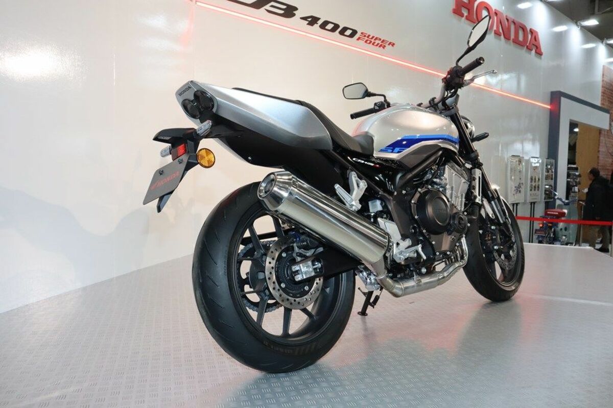 伝統の4気筒400ccモデル復活に歓喜､ホンダ｢CB400スーパーフォア/CBR400Rフォア｣コンセプトモデル公開に胸高まる理由 | ライフ | 東洋経済オンライン