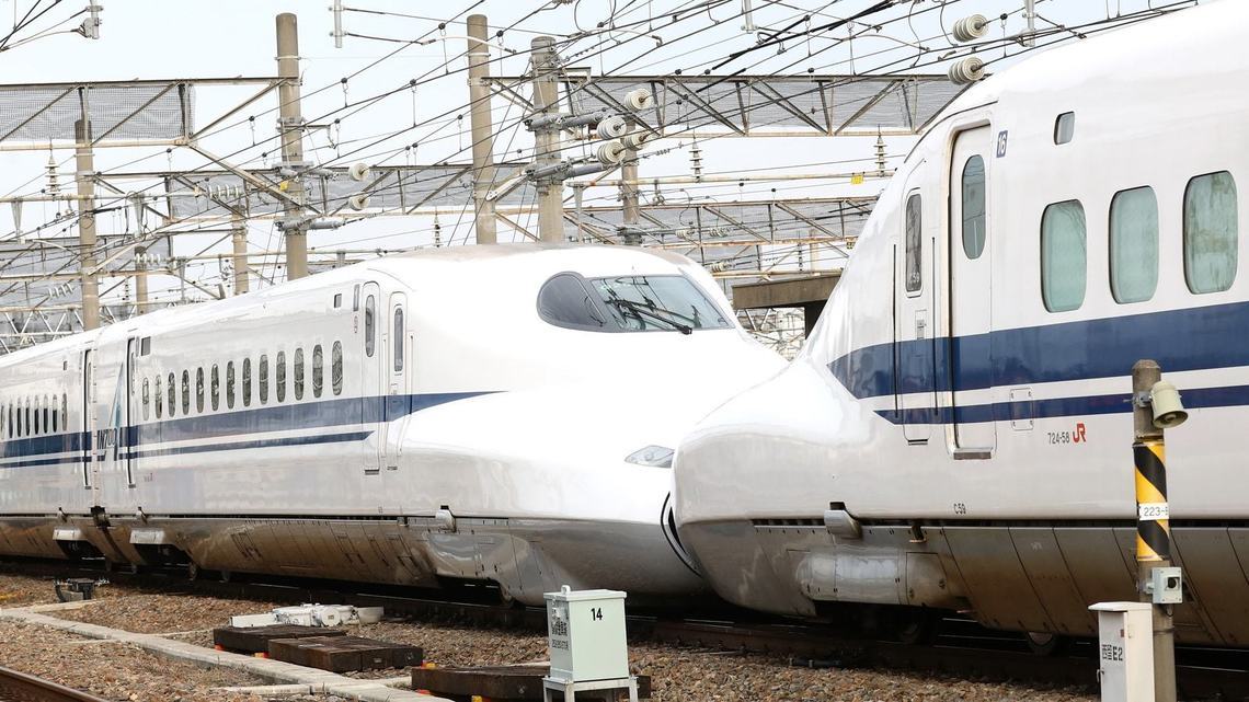 東海道新幹線が｢32両連結｣で走行したワケ 全長800メートルの壮観､年1回