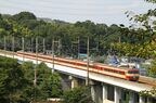 157系リバイバルカラーになった185系