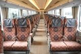 「安寧」編成の車内（記者撮影）