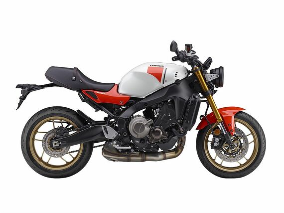 新色のシルキーホワイトのカラーリングを採用したXSR900