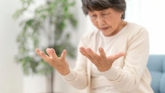握力を気にする女性