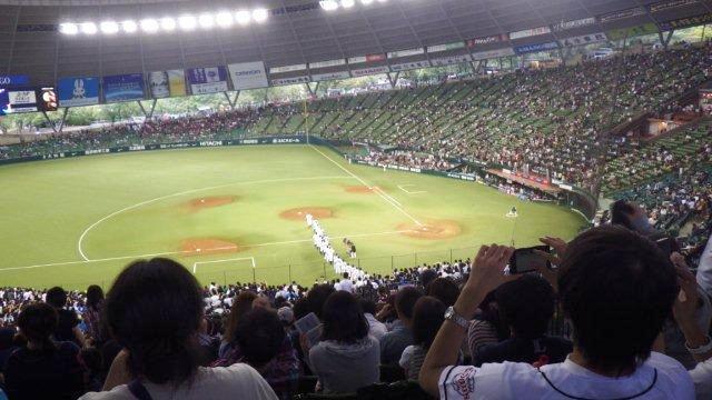 ベンチ内とブルペンが見える内野B指定上段