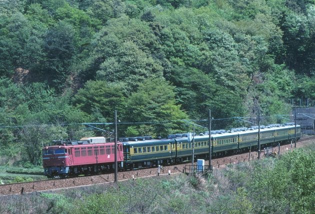 北陸線を走る「サロンカーなにわ」
