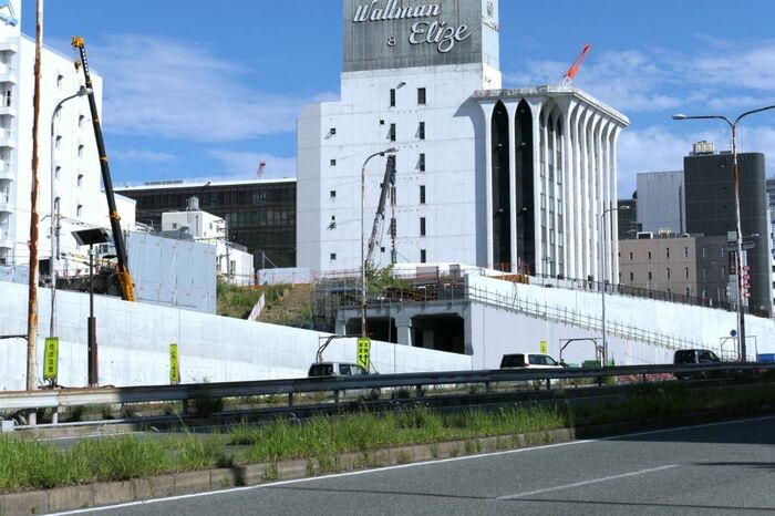 トンネルと高架を分ける開口部