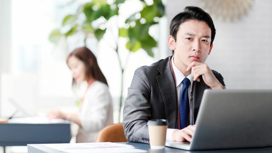 優秀な部下が、突然「辞める」と言い出す理由を人事評価の面から分析し、評価の伝え方のポイントについても紹介します（写真：kouta／PIXTA）
