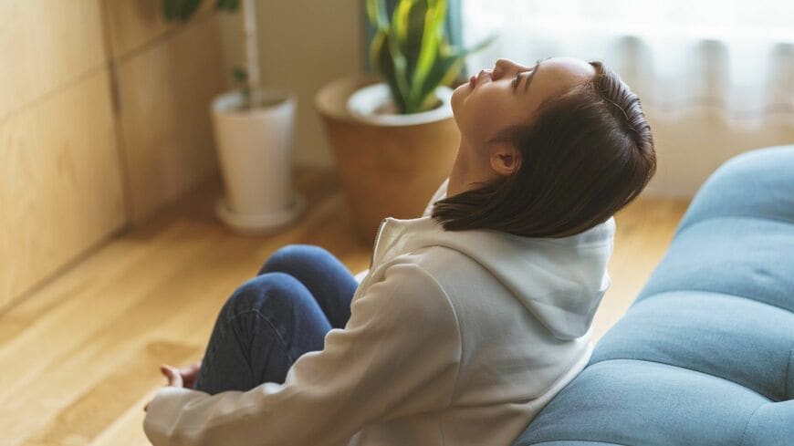 不安に負けない心をつくるにはどうしたらいいのでしょうか（写真：Graphs／PIXTA）