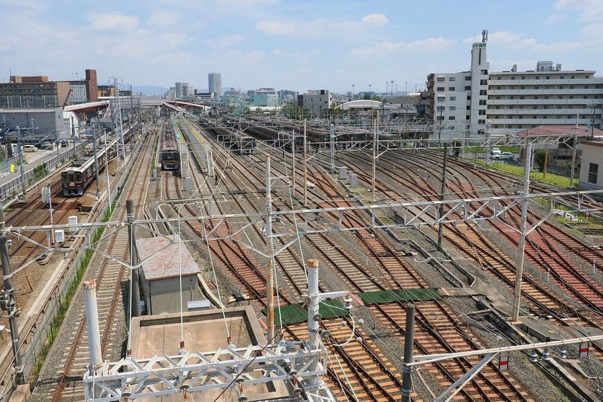 東吹田検車場の北側全景。留置線が広がる（撮影：伊原薫）