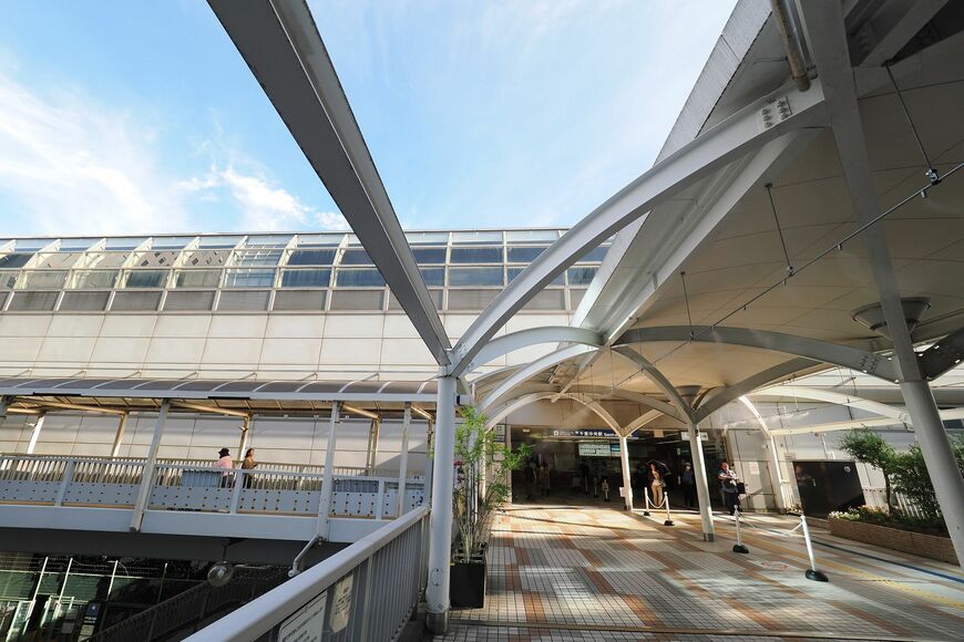 エリアの南端にある大阪モノレールの千里中央駅（撮影：伊原薫）