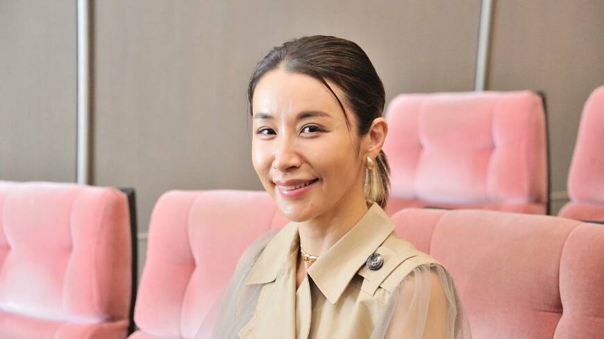 久々に人気ドラマシリーズに出演する鈴木紗理奈さんを直撃しました（撮影：梅谷 秀司）