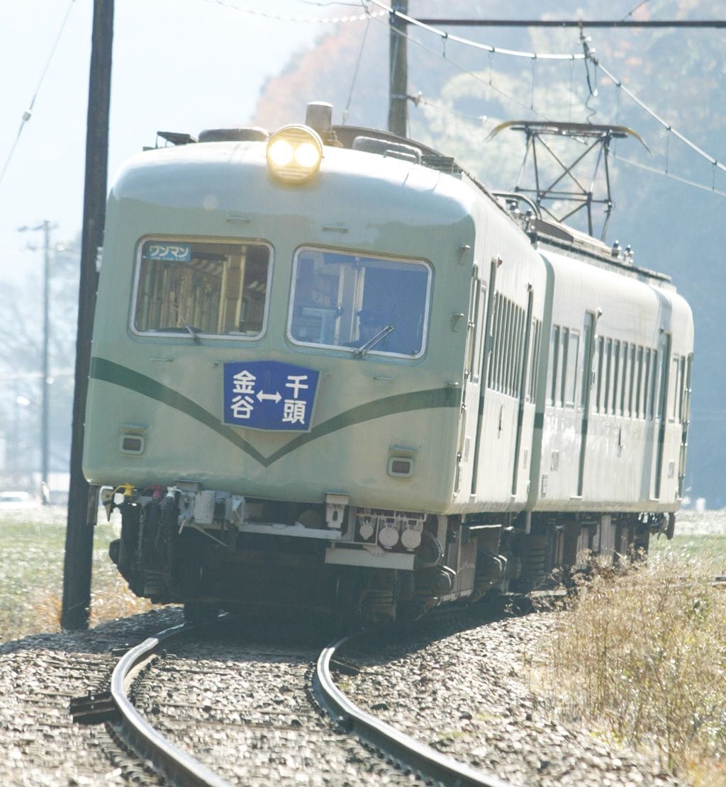 大井川鉄道に渡った元南海21000系今も南海時代の塗装で走る（筆者撮影）