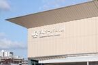 駅名は明朝体。隈研吾氏の意向だという