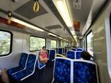 メトロの「シーメンスネクサス」車内は2-2配置の座席となった（筆者撮影）