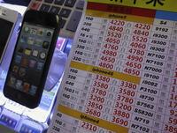 新iPhoneは、密輸業者への「挑戦状」 廉価版投入でアップルが狙うこと