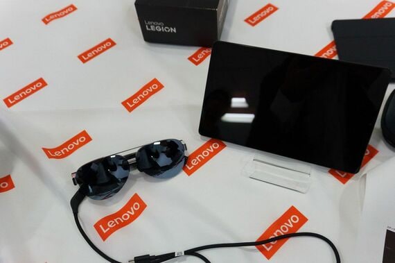 Legion Glasses Gen2と小型タブレット