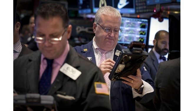 米株大幅続伸、ダウ421ドル高