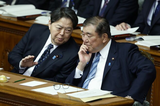 ｢首相の新人議員との会食は広い意味で政治活動｣