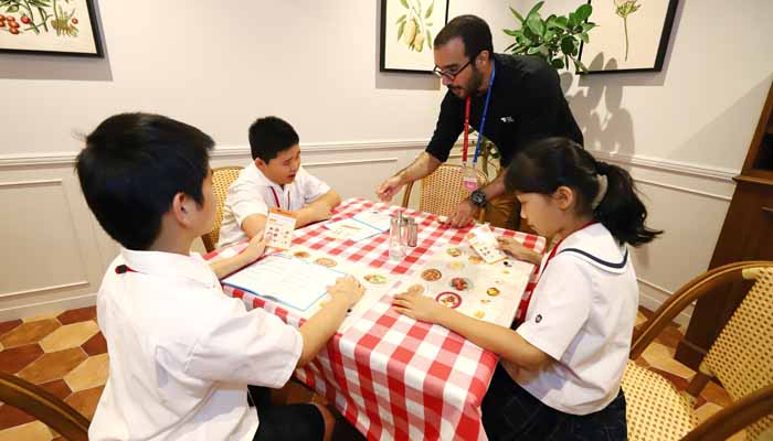 空港内にあるレストランで注文