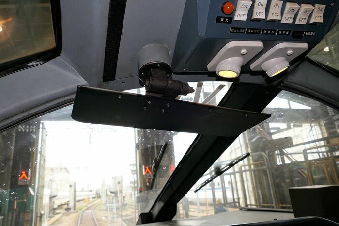 飛行機のコクピットのような天井
