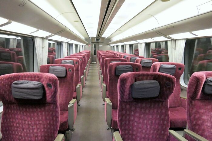 デラックス車両の車内